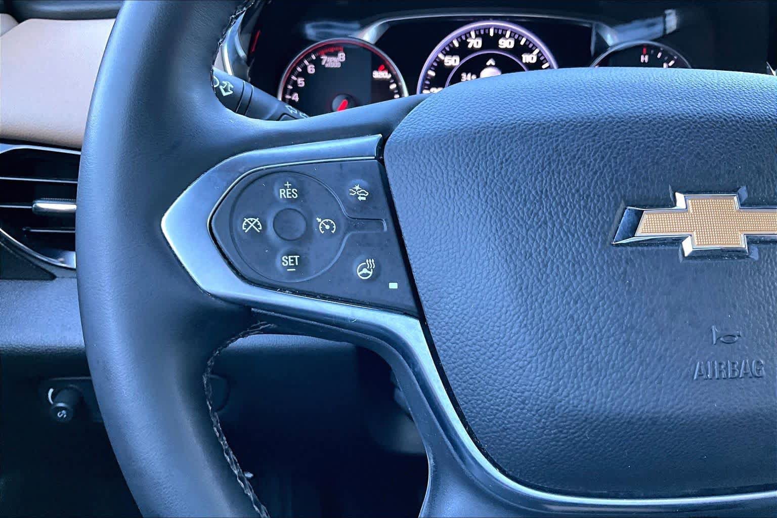 Used 2023 Chevrolet Traverse Premier FWD image 23