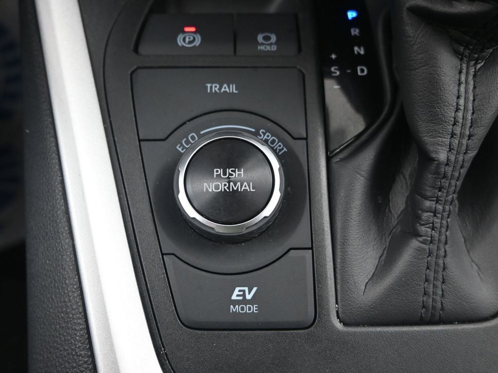 Used 2025 Toyota RAV4 XLE image 24