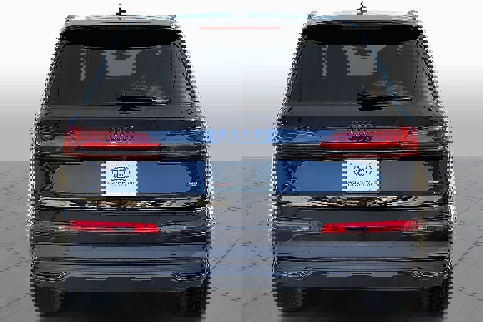 Used 2023 Audi Q7 Premium Plus image 5