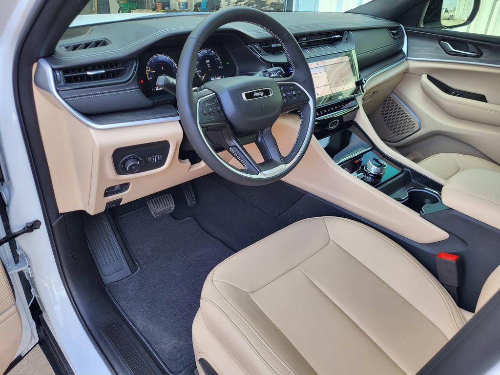 New 2026 Jeep Grand Cherokee Limited w/ Limited Altitude Package AWD/4WD image 12