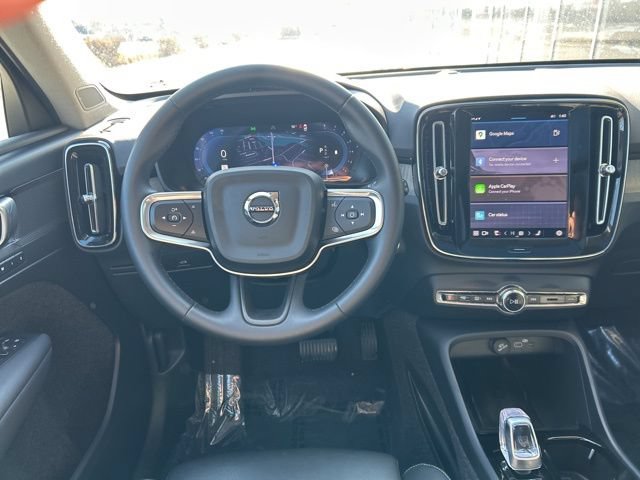 Certified 2025 Volvo XC40 B5 Plus AWD/4WD image 18