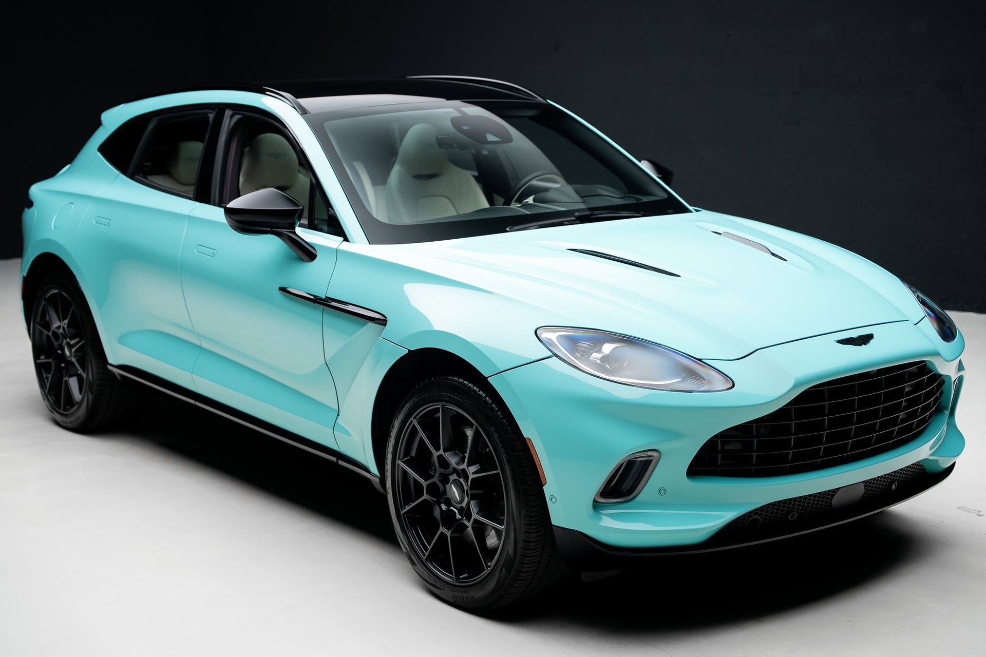 Used 2023 Aston Martin DBX AWD/4WD image 29