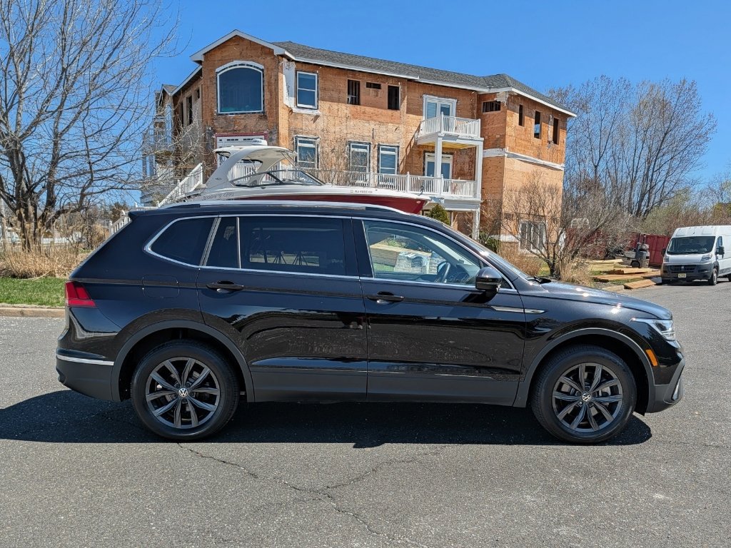 Used 2024 Volkswagen Tiguan SE image 4