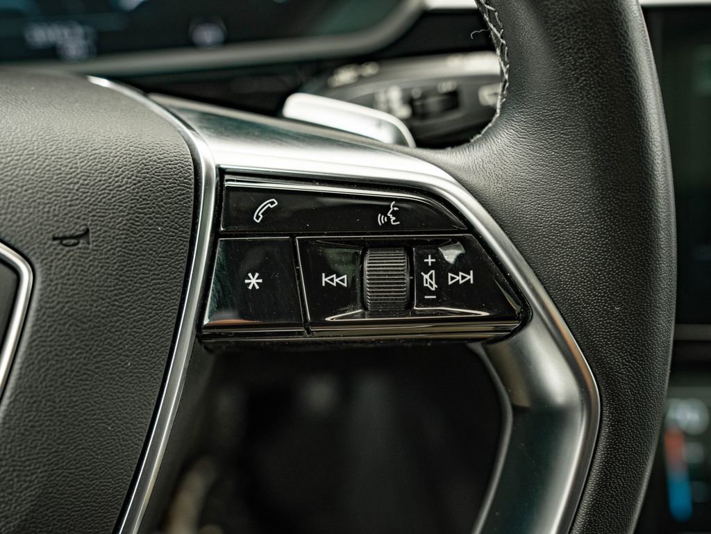 Used 2022 Audi e-tron Premium w/ Convenience Plus Package AWD/4WD image 31