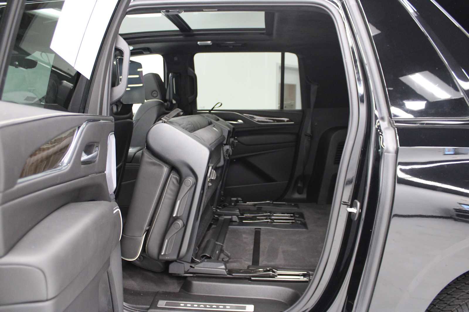 Certified 2024 Cadillac Escalade ESV Sport Platinum w/ LPO, ONYX Package image 52