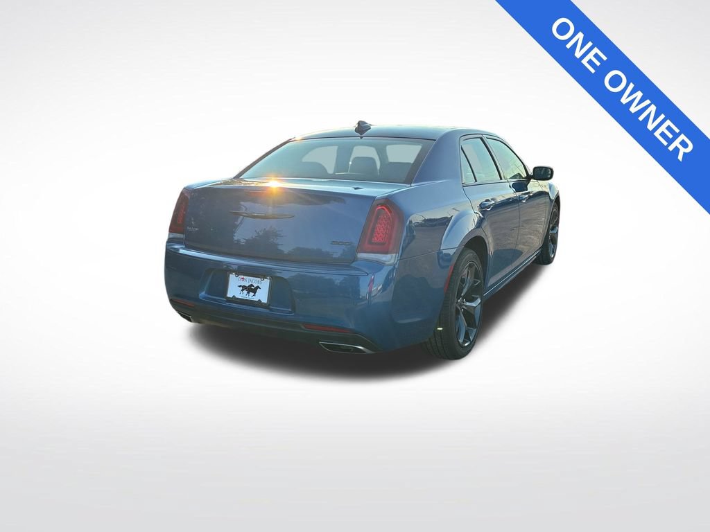 Used 2023 Chrysler 300 Touring L w/ Popular Equipment Group RWD image 3