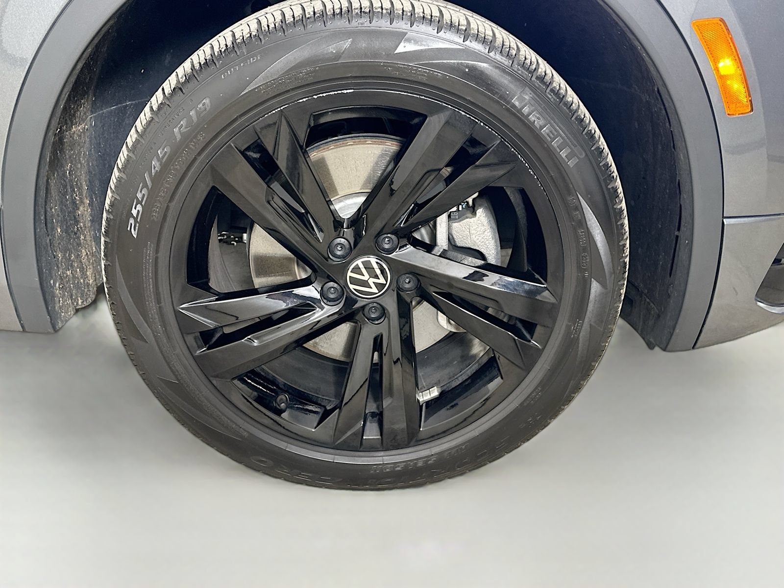 Used 2023 Volkswagen Tiguan SE R-Line AWD/4WD image 11