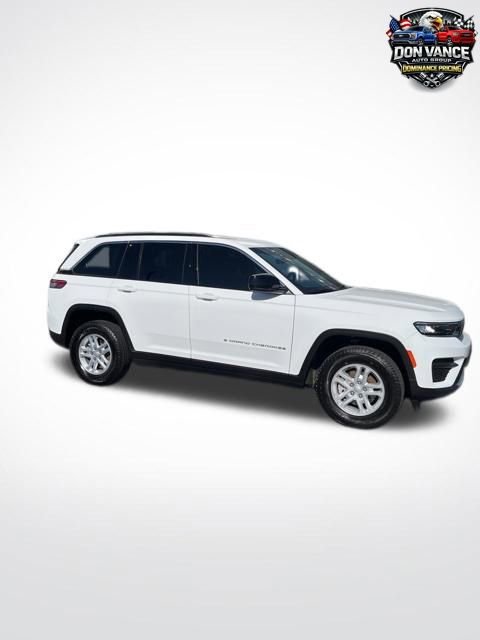 Used 2025 Jeep Grand Cherokee Laredo w/ Trailer Tow Package image 7