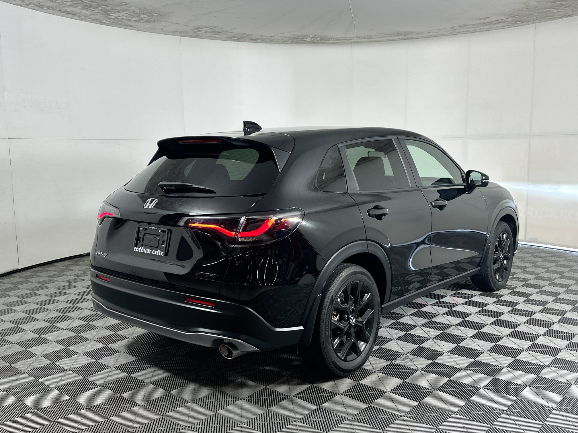 Used 2025 Honda HR-V Sport image 3