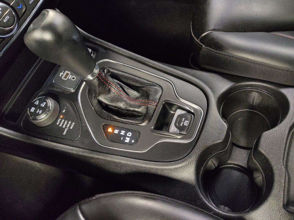 Used 2020 Jeep Cherokee Trailhawk image 26