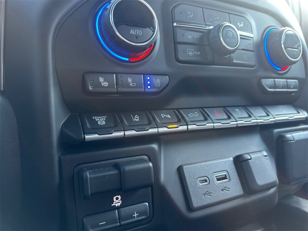 Used 2023 Chevrolet Silverado 2500 High Country w/ Technology Package image 26