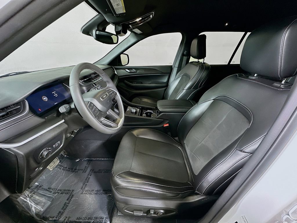 Used 2023 Jeep Grand Cherokee Altitude AWD/4WD image 15