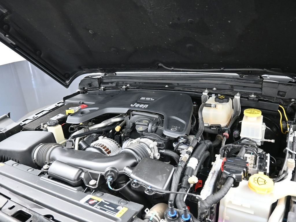 Used 2021 Jeep Gladiator Sport AWD/4WD image 14