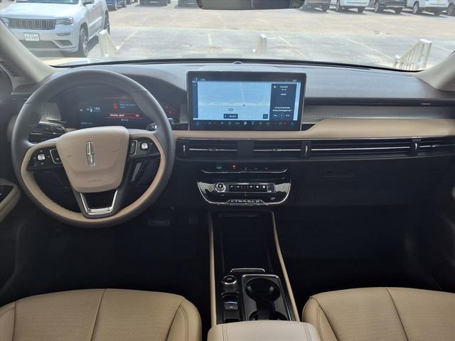 Certified 2024 Lincoln Corsair AWD w/ Equipment Group 101A image 4