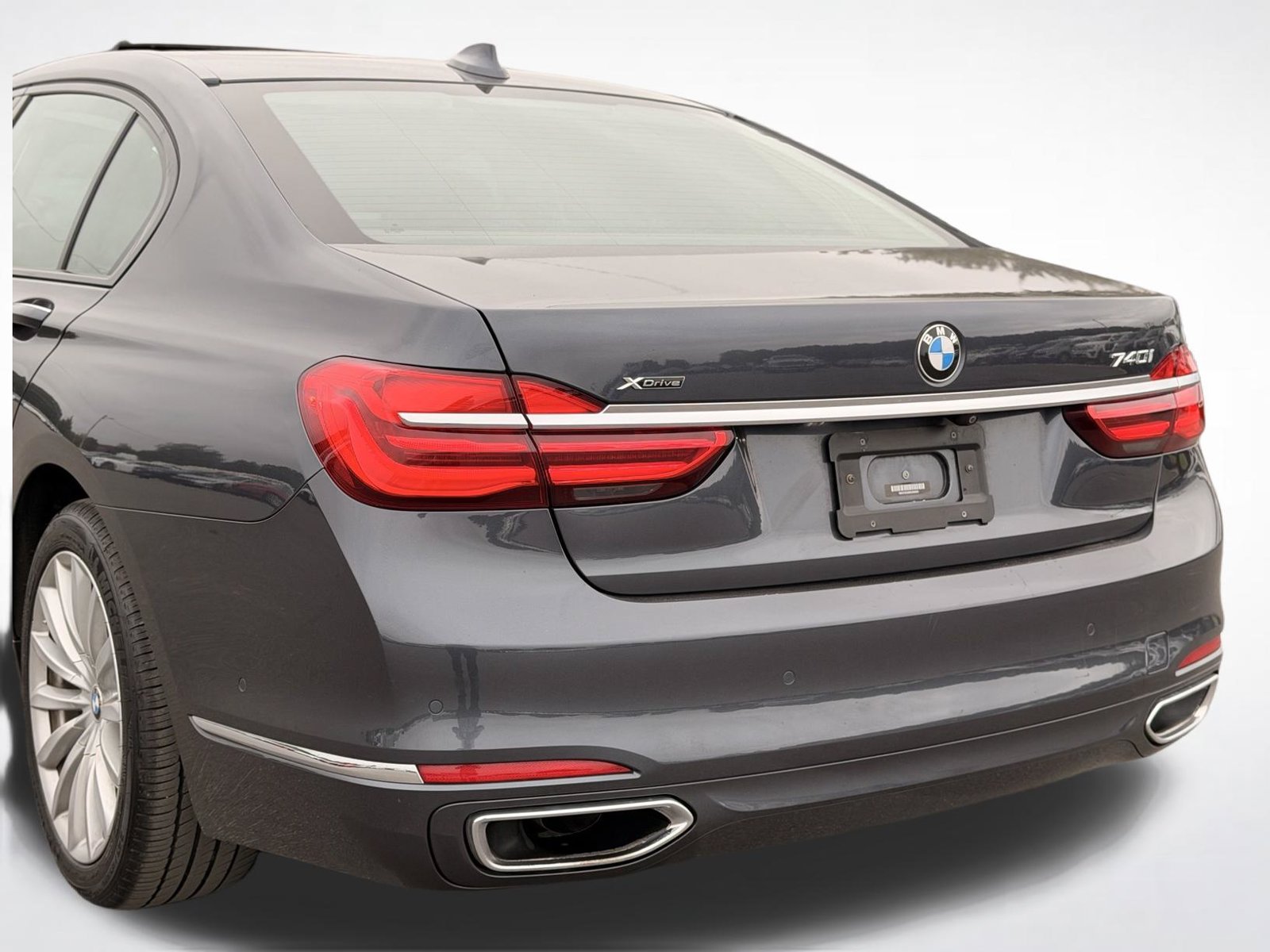 Used 2019 BMW 740i xDrive w/ Executive Package AWD/4WD image 3