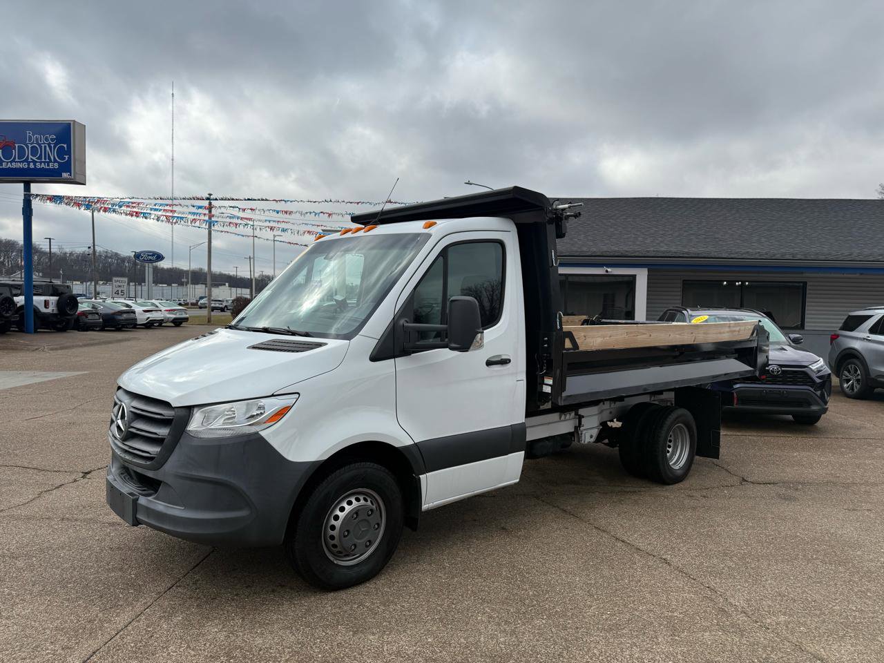 Used 2020 Mercedes-Benz Sprinter 4500 w/ Driver Convenience Package image 3