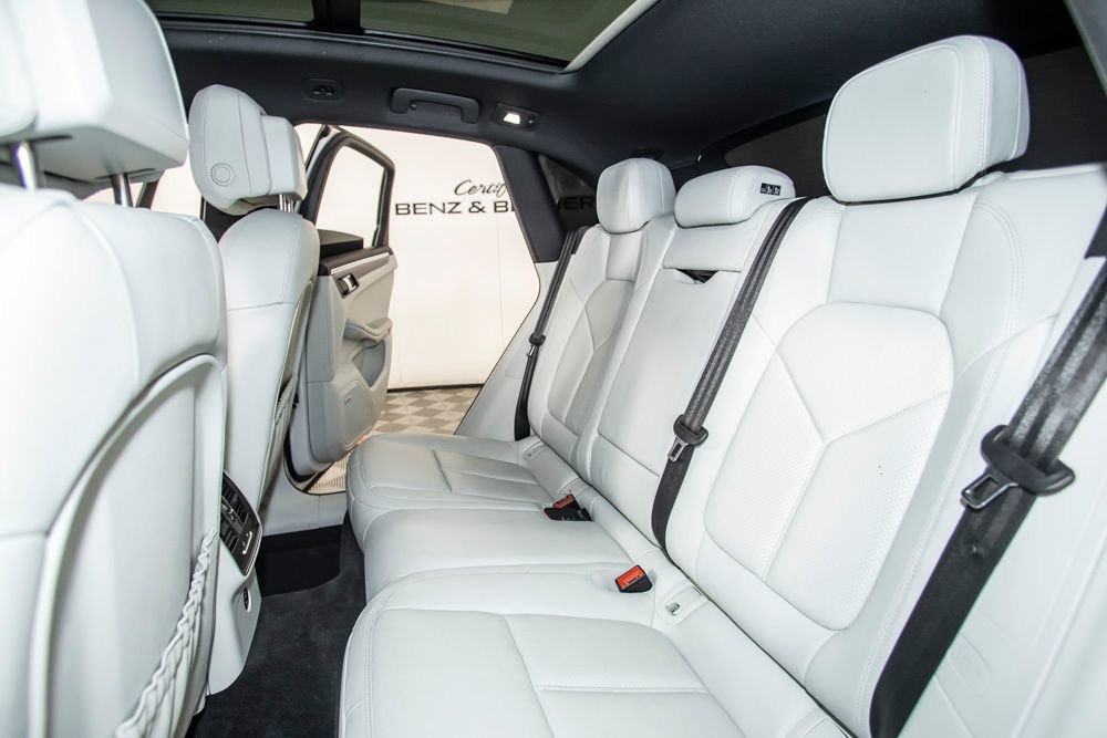 Used 2024 Porsche Macan w/ Premium Plus Package AWD/4WD image 16