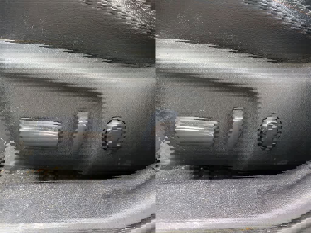 Used 2013 Toyota Avalon XLE Premium image 16