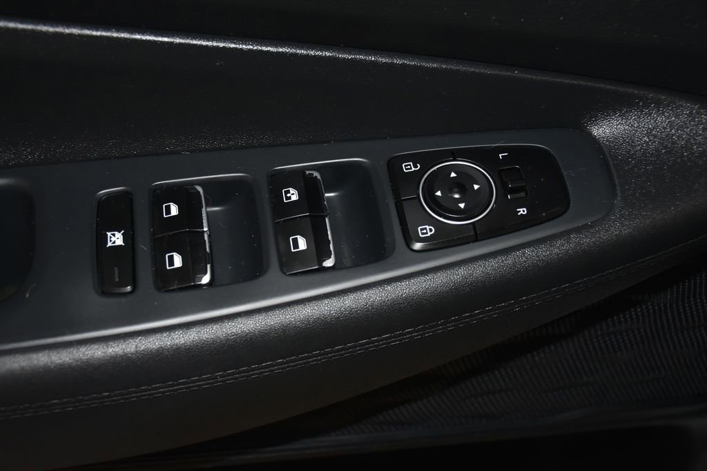 Used 2020 Hyundai Santa Fe SE image 21