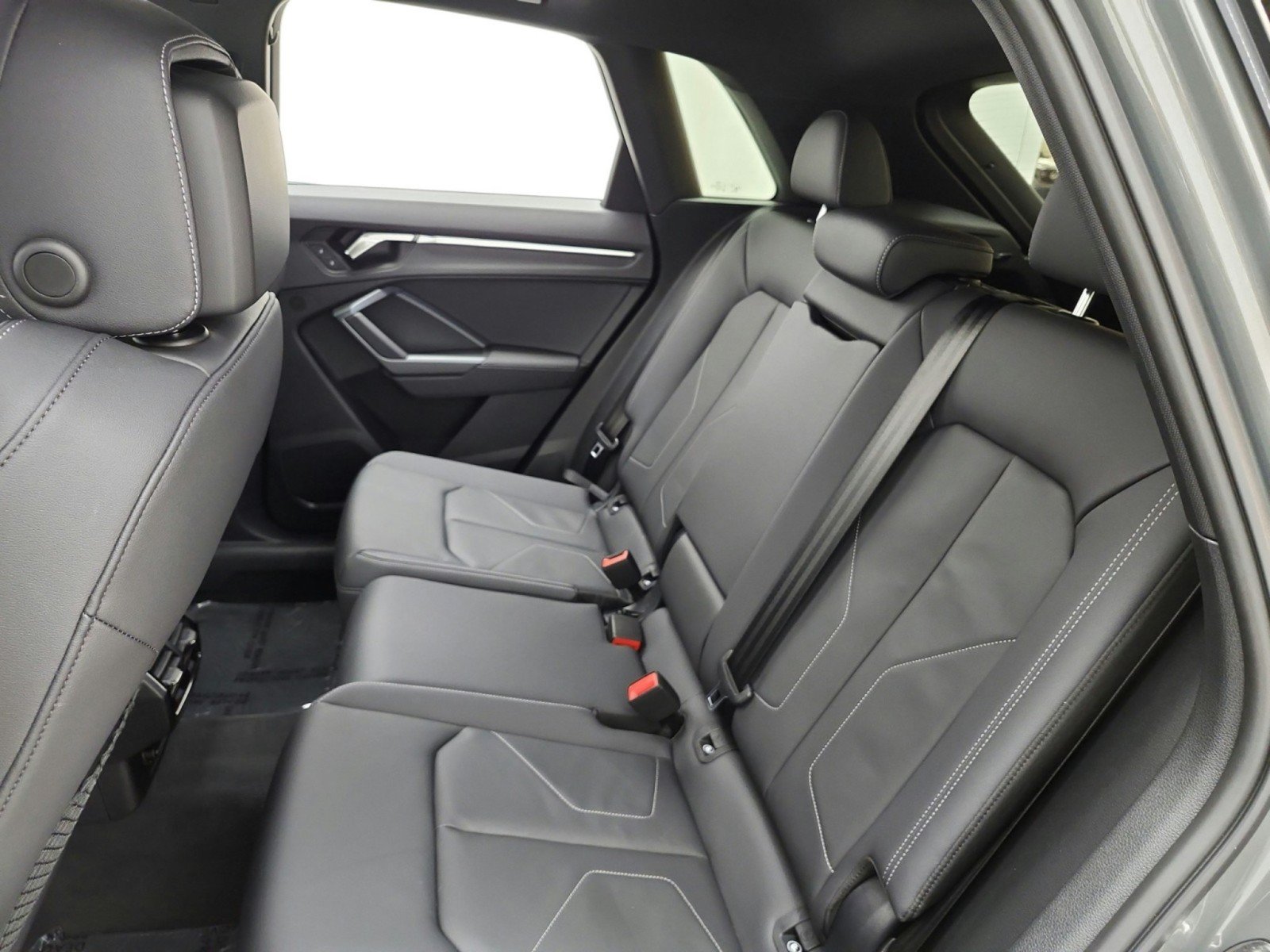 Used 2025 Audi Q3 2.0T Premium w/ Convenience Package AWD/4WD image 16