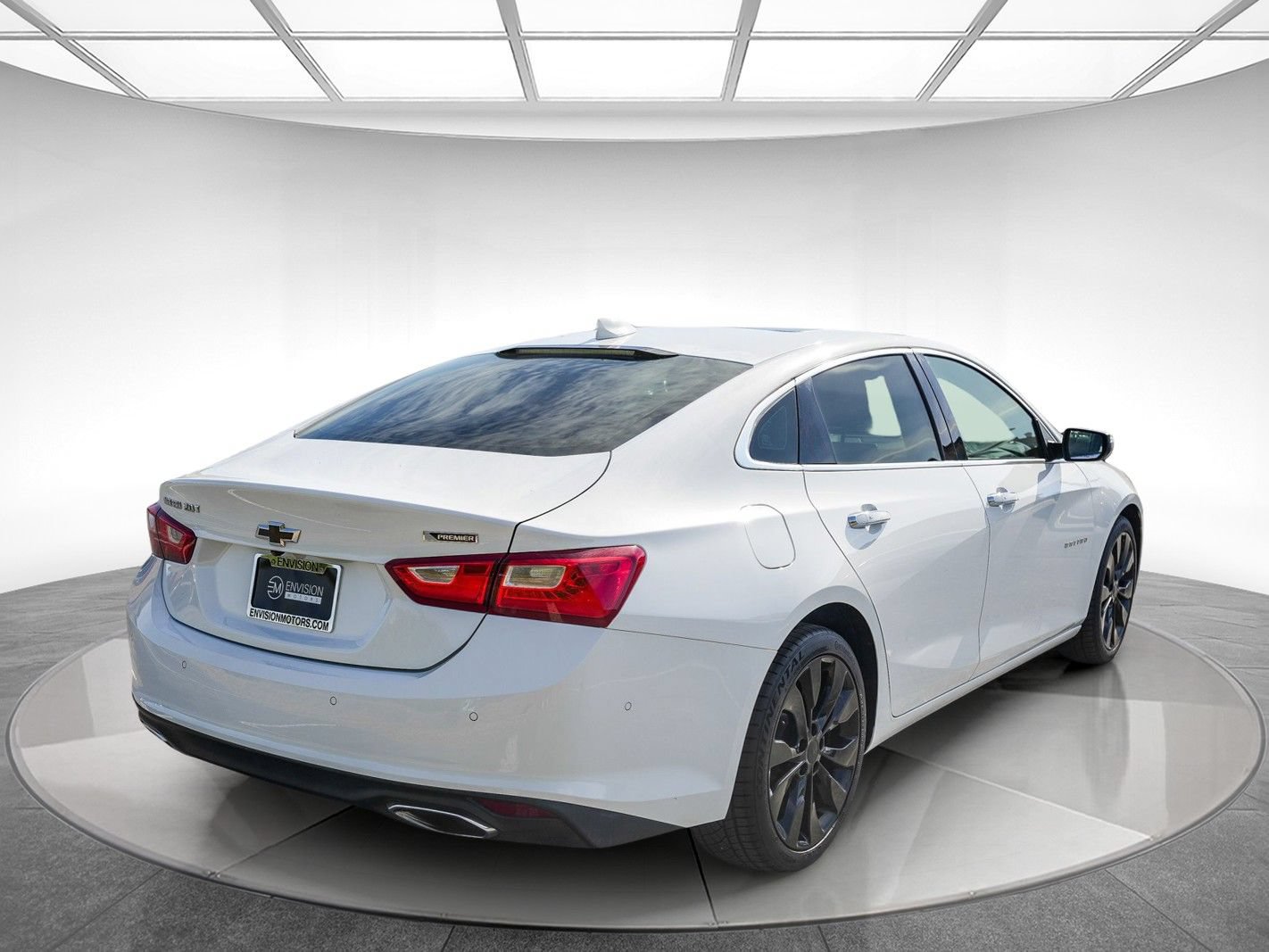 Used 2018 Chevrolet Malibu Premier w/ Premier Sun and Wheel Package FWD image 4