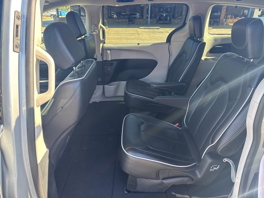 Used 2024 Chrysler Pacifica Limited image 10