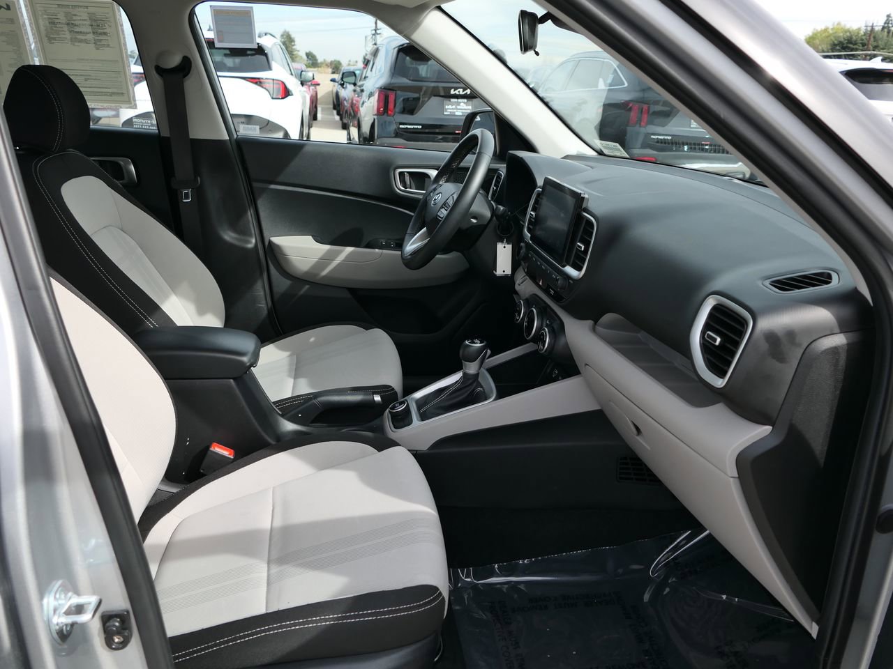 Used 2025 Hyundai Venue SEL image 31