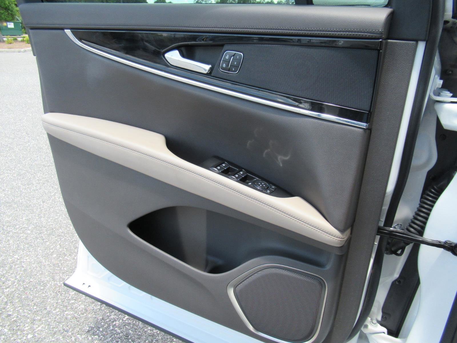 Used 2022 Lincoln Nautilus FWD w/ Premium Package image 19