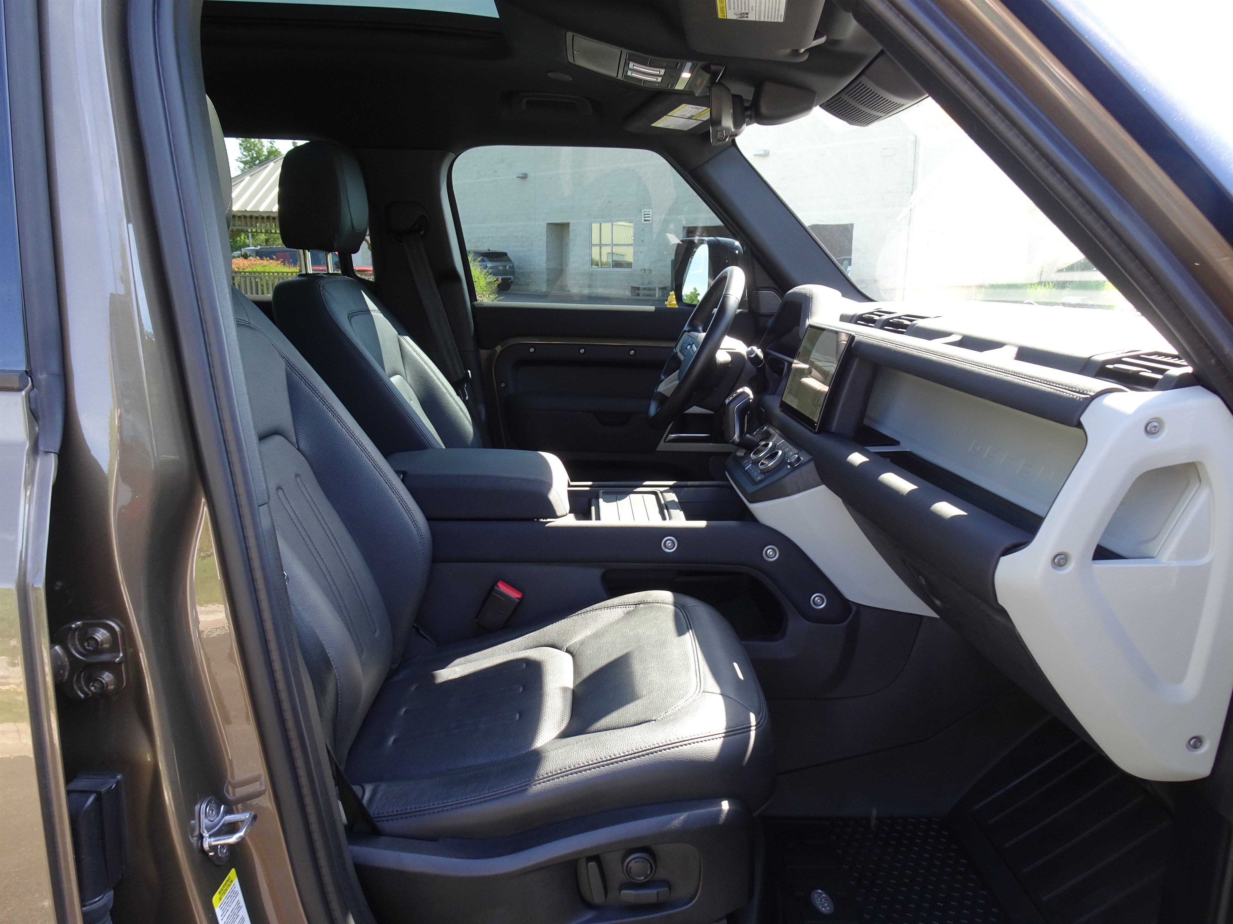 Used 2022 Land Rover Defender 110 SE AWD/4WD image 29