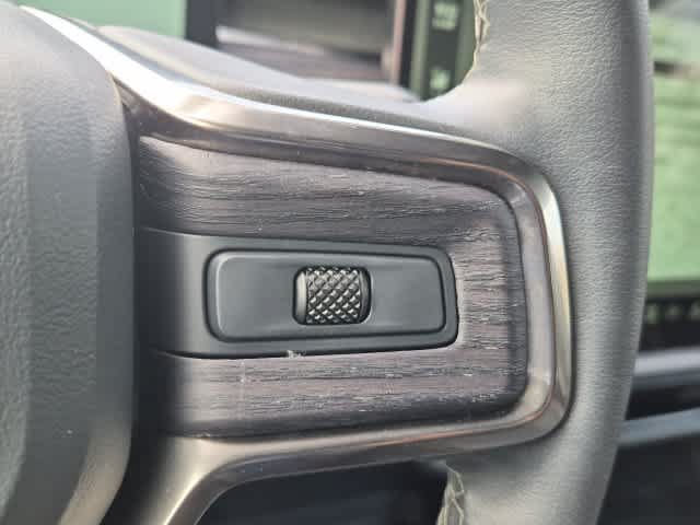 Used 2025 Rivian R1S Adventure Dual AWD/4WD image 25