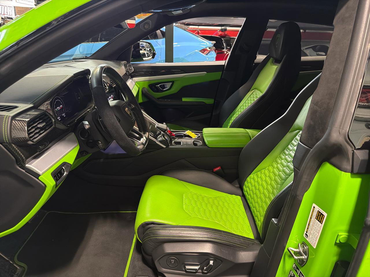 Used 2022 Lamborghini Urus AWD/4WD image 16