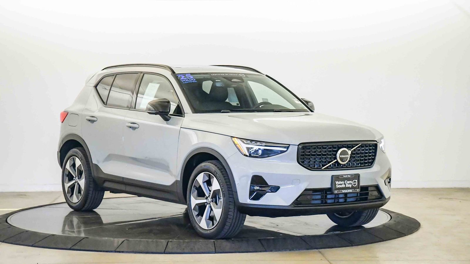 Certified 2025 Volvo XC40 B5 Plus w/ Protection Package Premier image 6