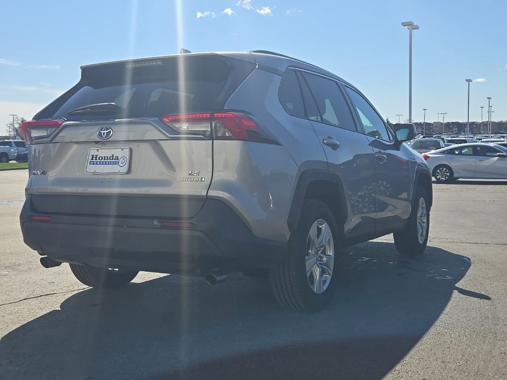 Used 2019 Toyota RAV4 LE image 8