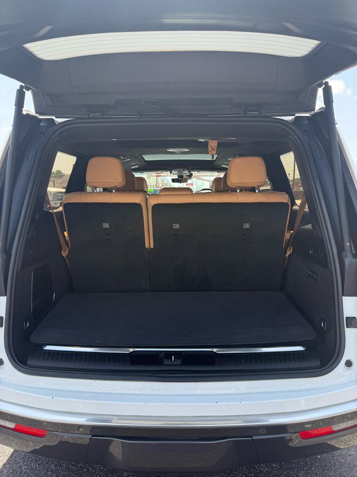 Used 2022 Jeep Grand Wagoneer Series III w/ Rear Seat Video Group 1 AWD/4WD image 26