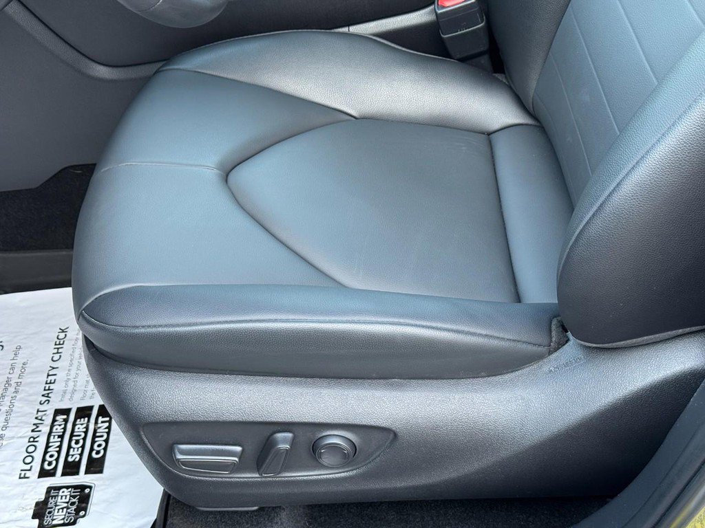 Certified 2025 Toyota Highlander XLE image 16