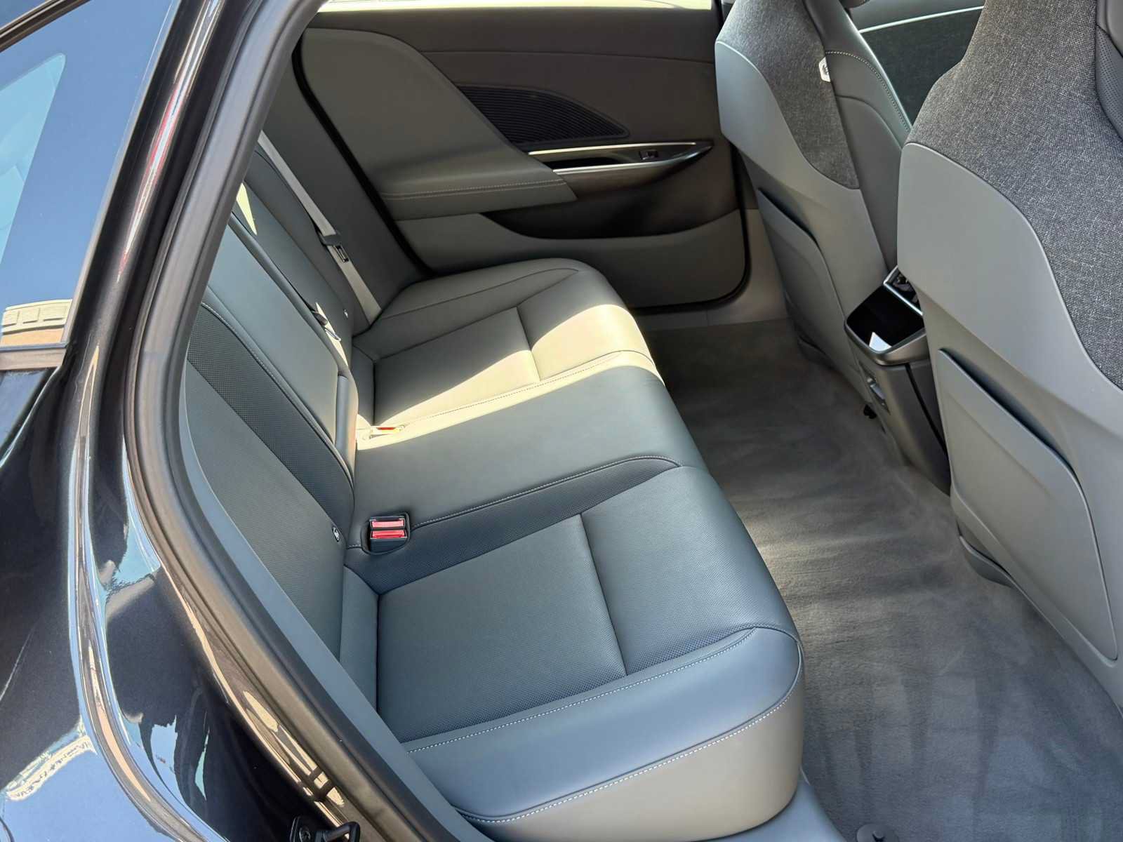Used 2025 Lucid Air Touring AWD/4WD image 27