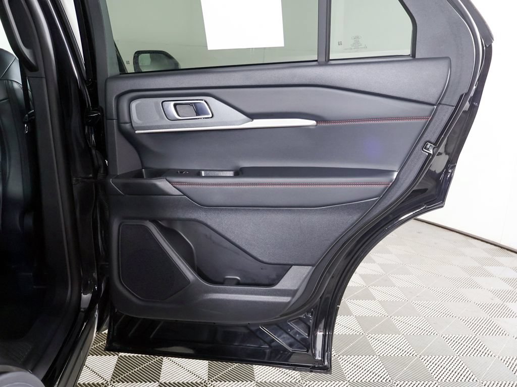 Used 2025 Ford Explorer ST-Line w/ ST-Line Street Pack AWD/4WD image 27
