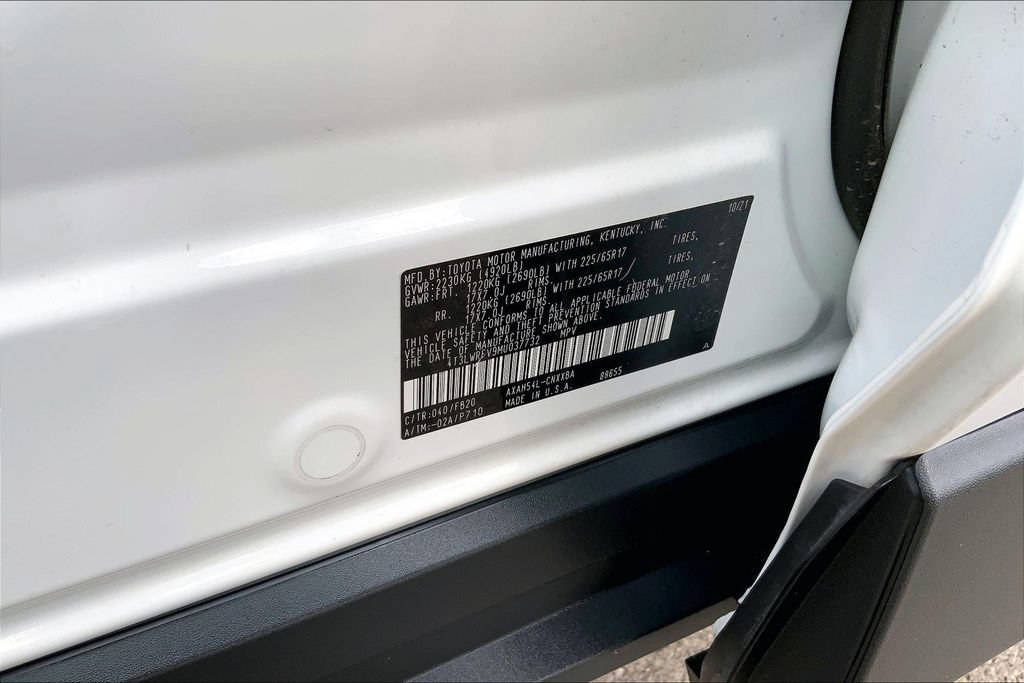 Used 2021 Toyota RAV4 LE AWD/4WD image 19