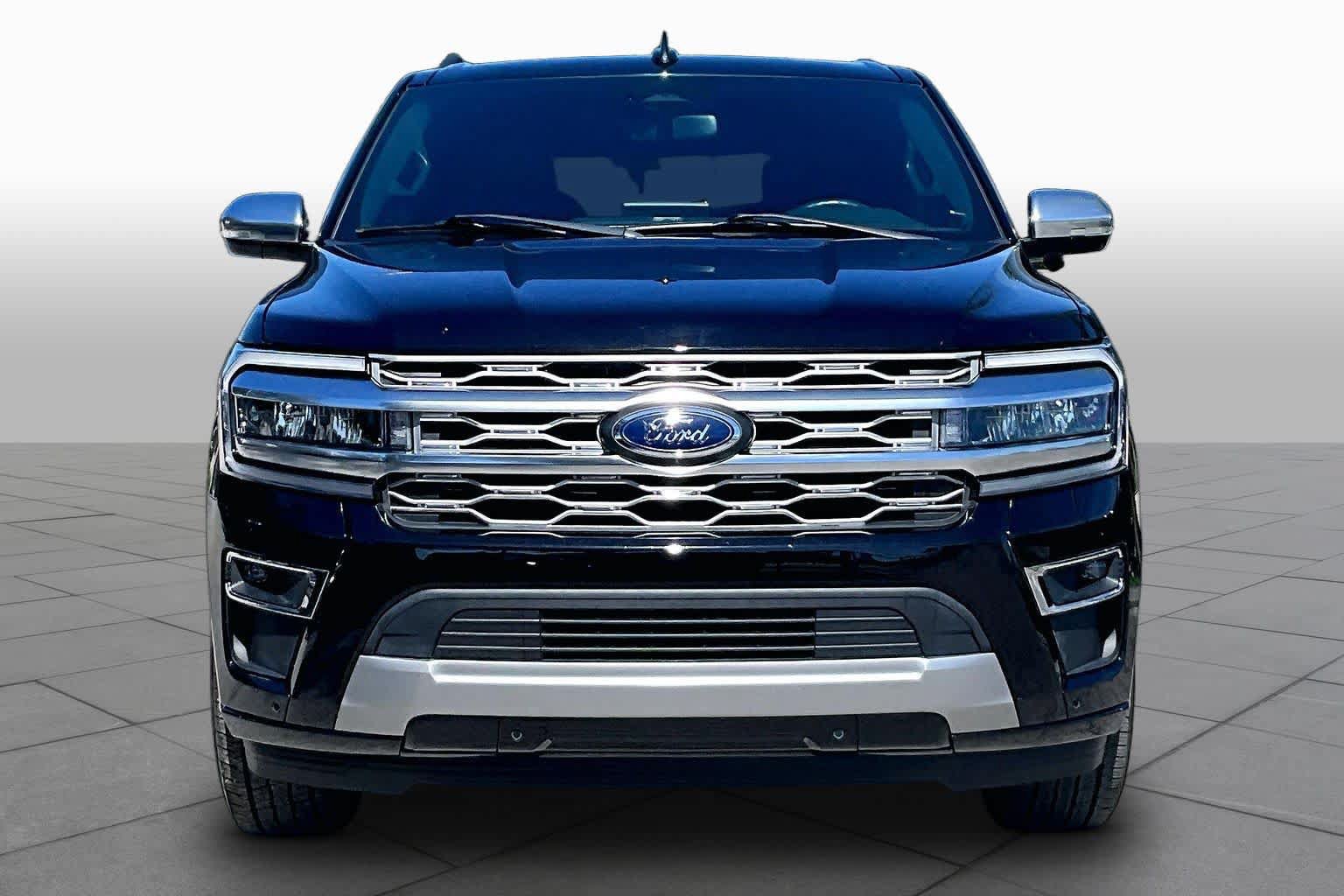 Used 2024 Ford Expedition Platinum RWD image 4