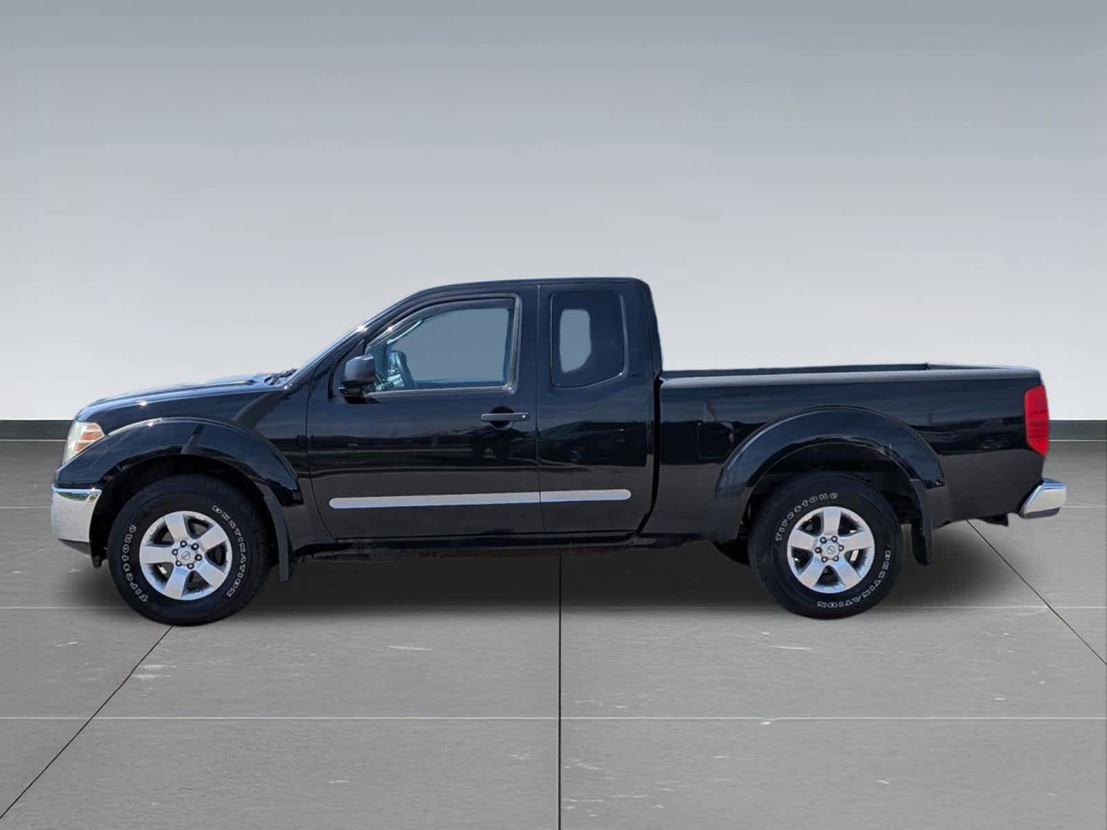 Used 2011 Nissan Frontier SV AWD/4WD image 2