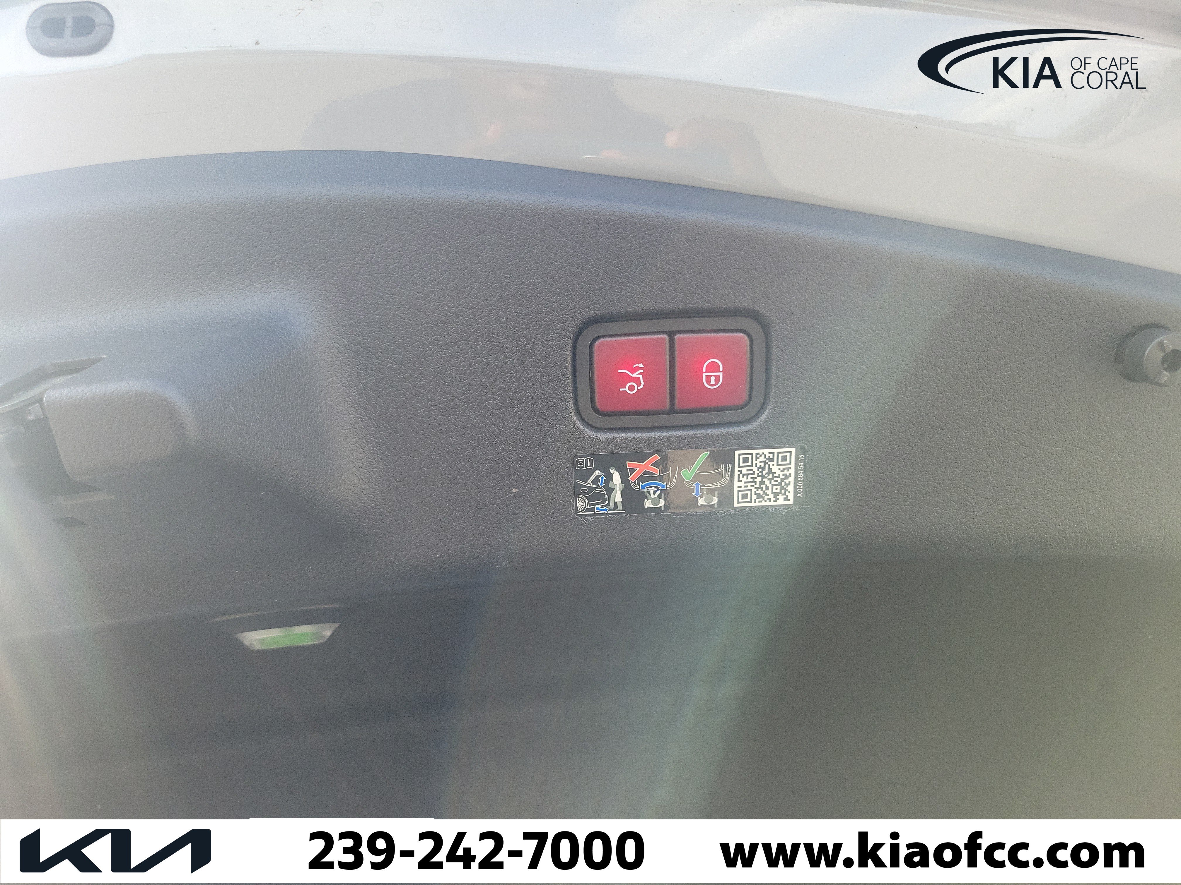 Used 2024 Mercedes-Benz CLE 300 4MATIC Coupe image 30