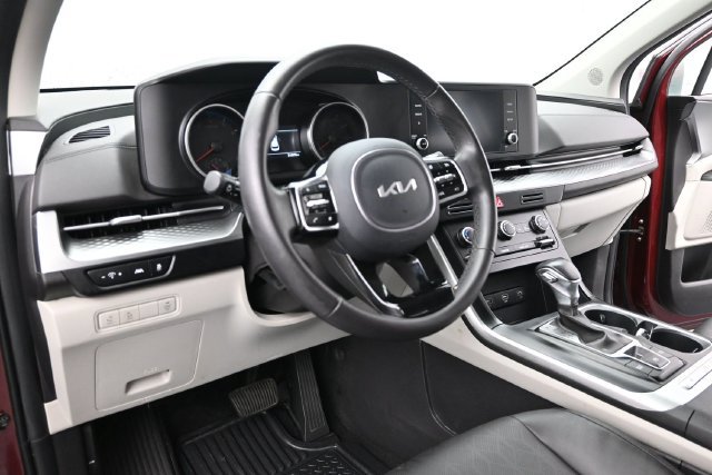Used 2024 Kia Carnival LX FWD image 28