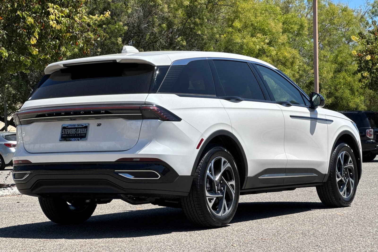 New 2026 Lincoln Nautilus Premier AWD/4WD image 4