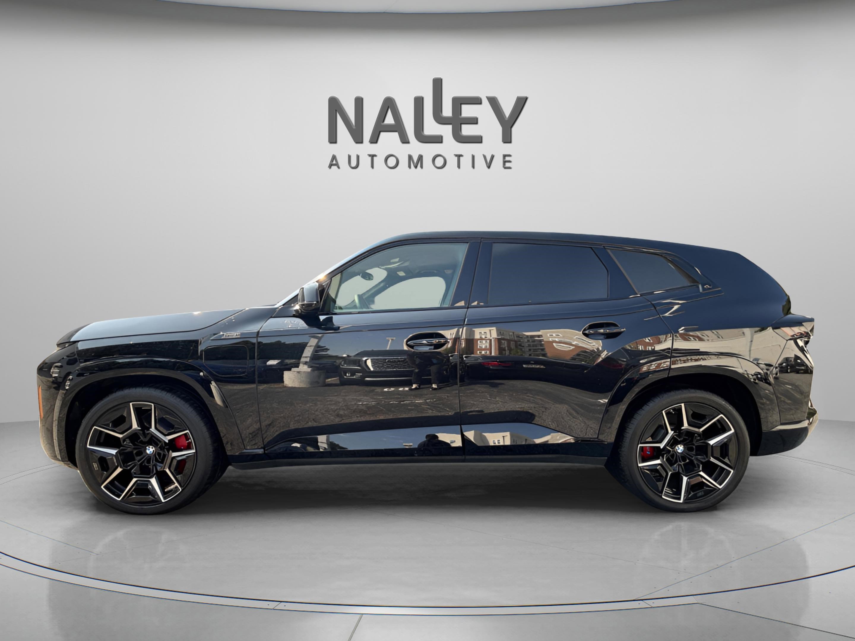 Used 2023 BMW XM image 2
