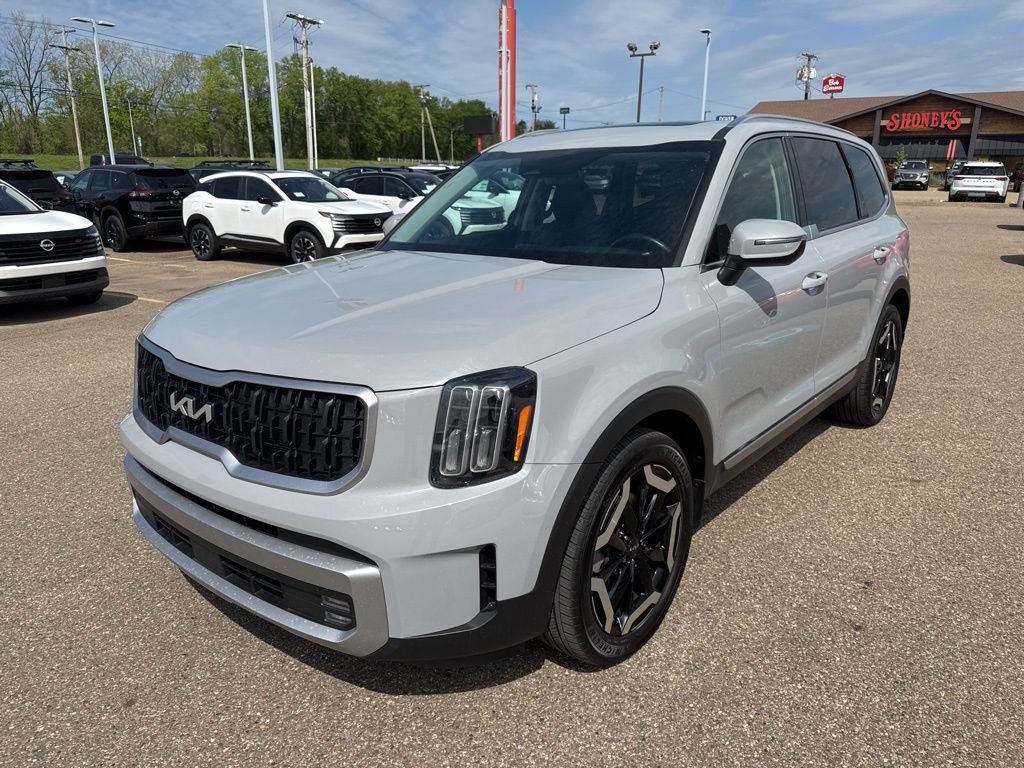 Used 2023 Kia Telluride EX X-Line AWD/4WD image 3