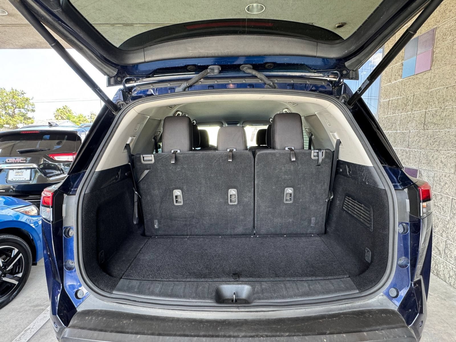 Used 2025 Nissan Pathfinder SV AWD/4WD image 33