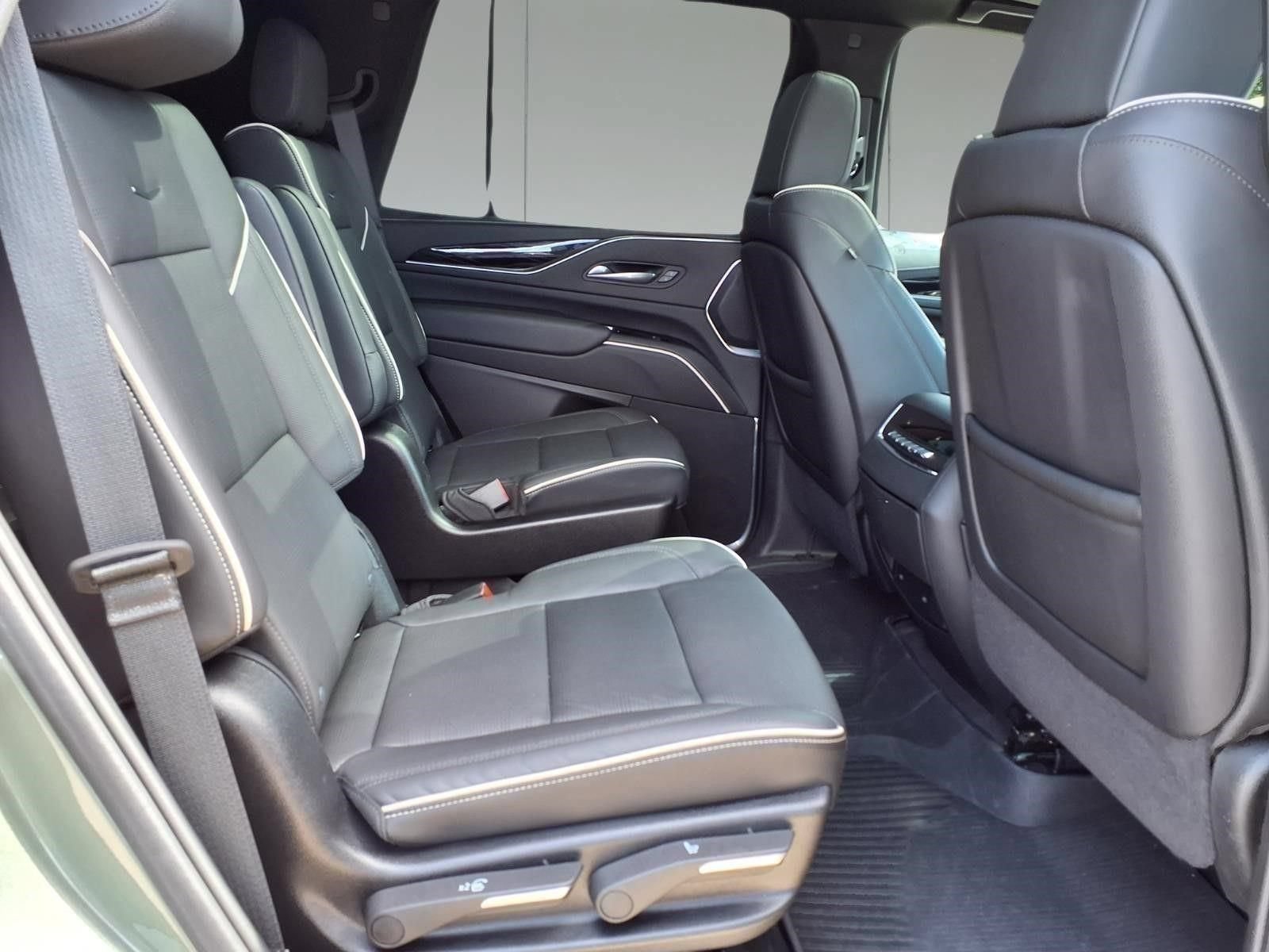 Used 2024 Cadillac Escalade Sport w/ LPO, ONYX Package AWD/4WD image 13