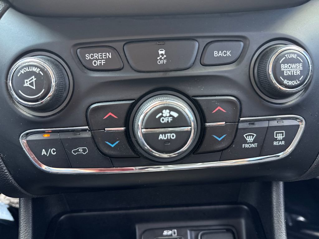 Used 2014 Jeep Cherokee Limited w/ Technology Group image 31