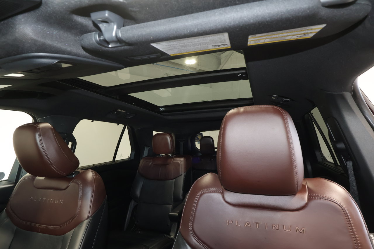 Used 2022 Ford Explorer Platinum w/ Equipment Group 601A AWD/4WD image 18