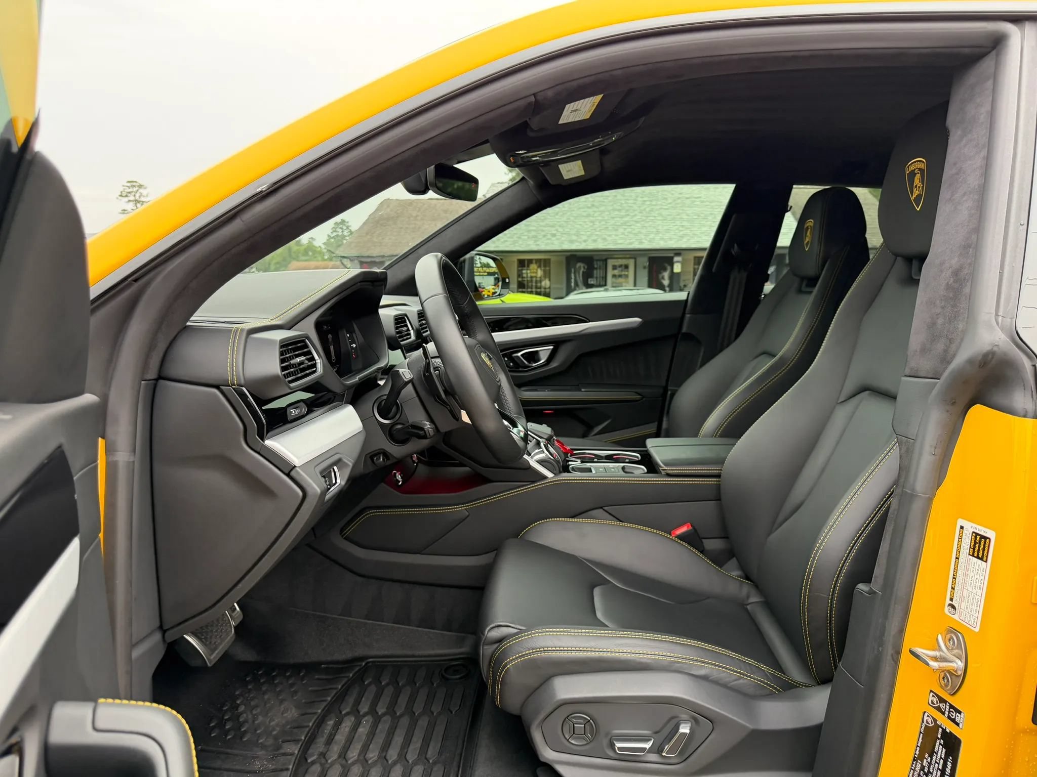 Used 2022 Lamborghini Urus AWD/4WD image 19